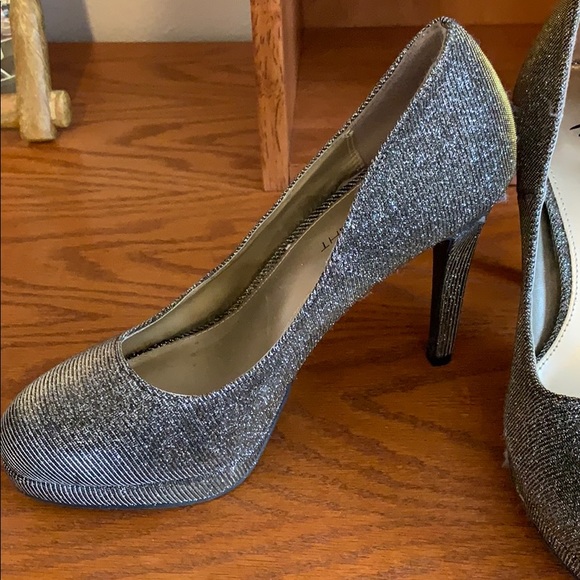 Sparkly heels - Picture 2 of 3